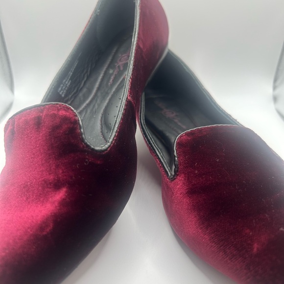 Born Crown Women’s Burgundy Velvet Loafers Sz 8 - Picture 9 of 10